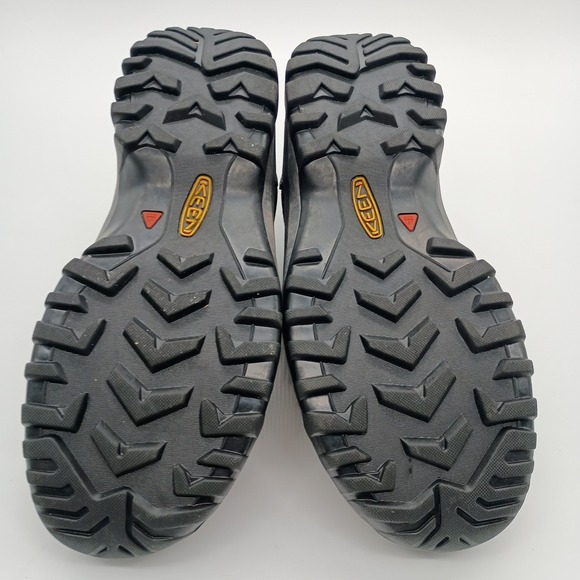 Athletic_Shoes